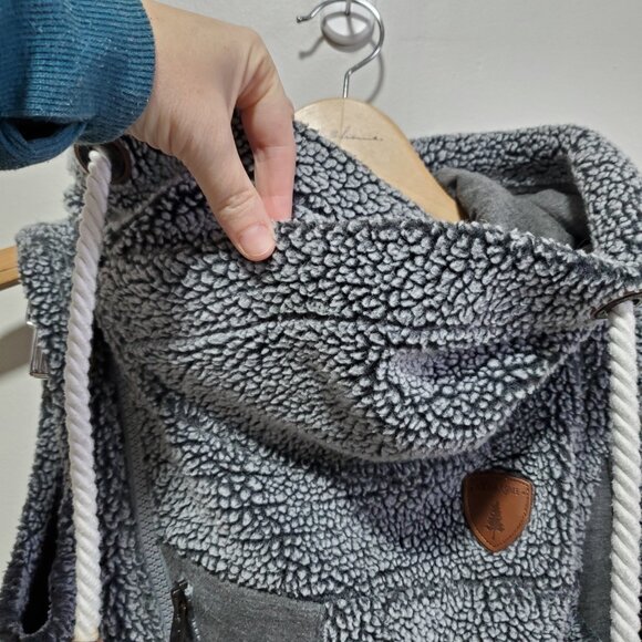 WANAKOME Kira Sherpa Hooded Vest Asymmetric Zip Wool Blend Grey Women's Small - Picture 3 of 16